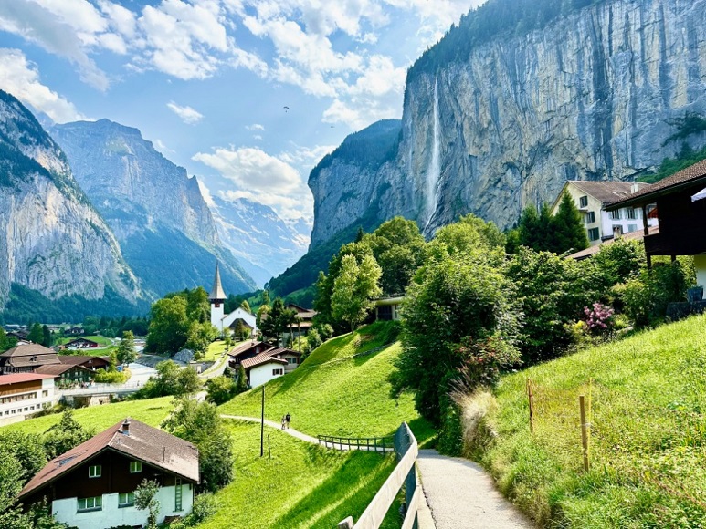 Экскурсия в Долину водопадов - Интерлакен и Лаутербруннен из Цюриха